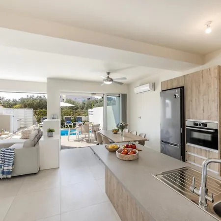 Milan's Mythical * Paralimni