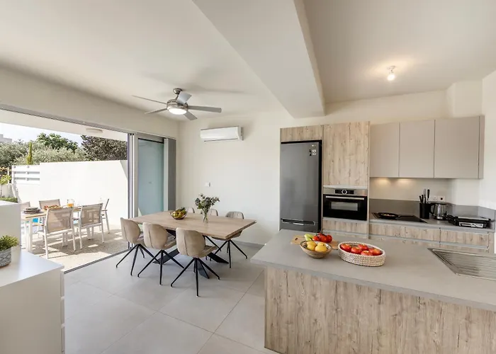 Milan's Mythical 펜션 파라림니